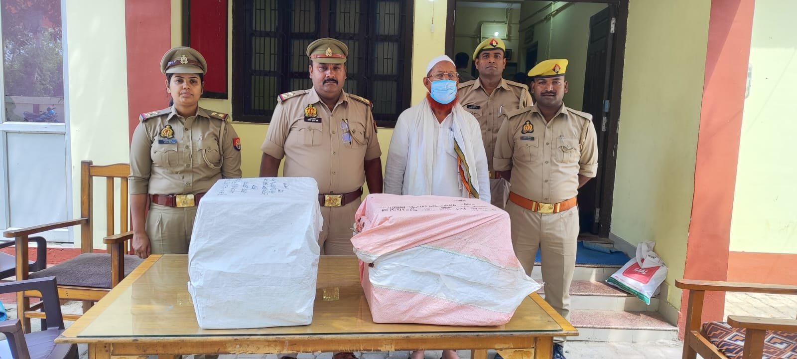 महराजगंज में करोड़ों की नशीली खेप के साथ तस्कर गिरफ्तार, पुलिस की बड़ी कार्रवाई