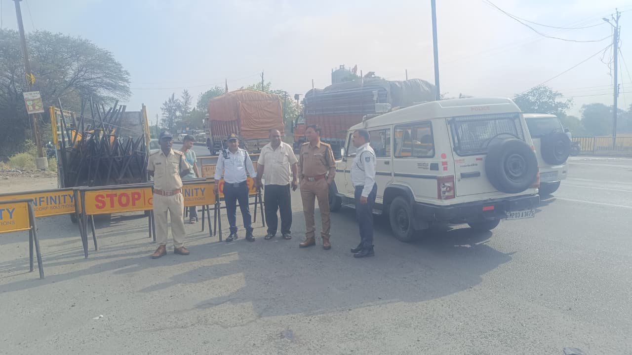 रतलाम में यातायात सुरक्षा अभियान तेज, 1374 वाहन चालकों पर कार्रवाई, ₹4 लाख से अधिक जुर्माना वसूला