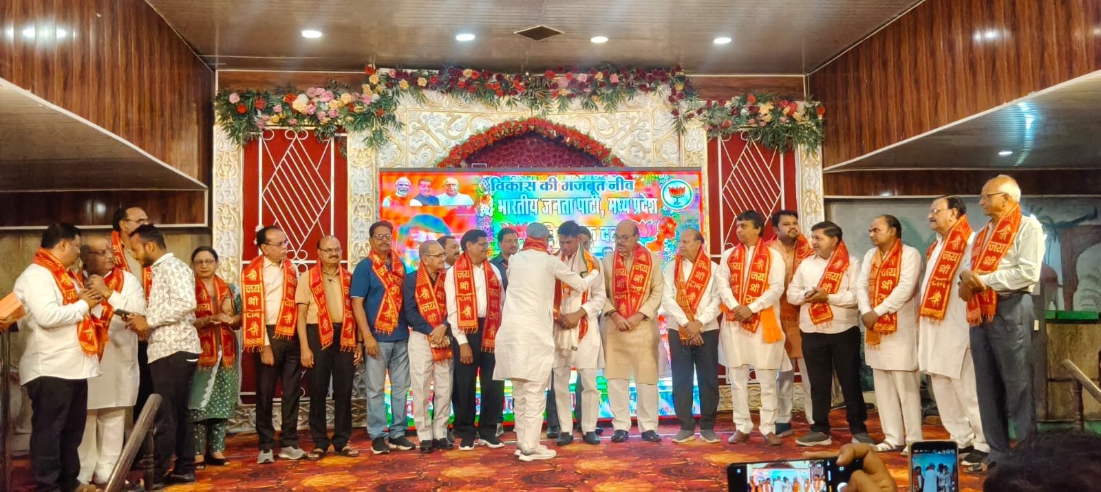 मैहर विधायक श्रीकांत चतुर्वेदी हुए भावुक, बोले- सेवा ही मेरा संकल्प