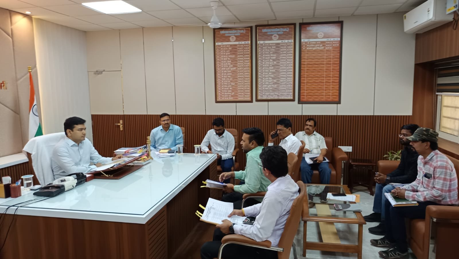 रायसेन: कलेक्टर अरुण विश्वकर्मा ने टीएल बैठक में योजनाओं और सीएम हेल्पलाइन की समीक्षा की