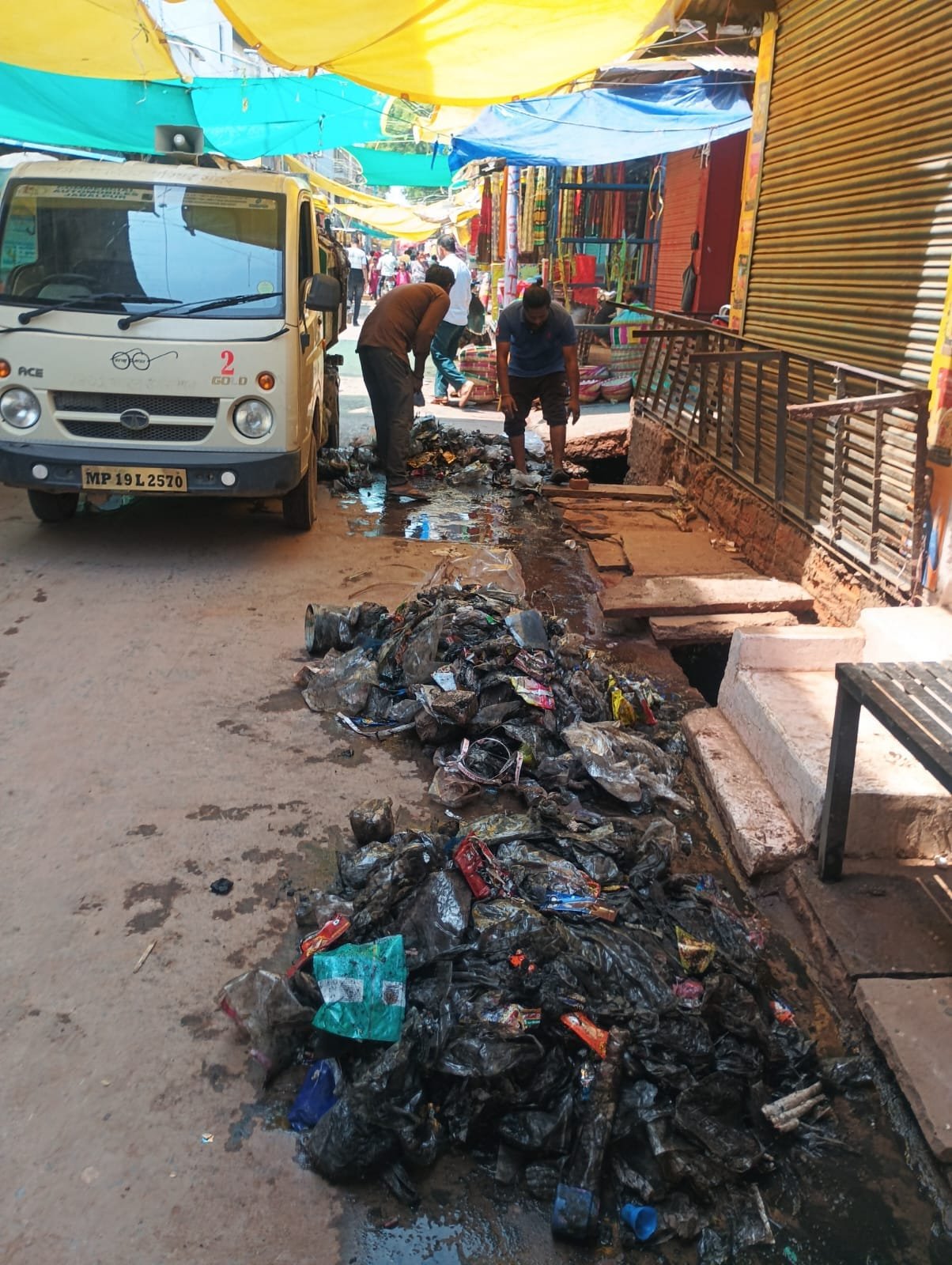 मैहर: सफाई व्यवस्था सुधार को लेकर सीएमओ प्रिंस अग्रवाल का सघन निरीक्षण, कई वार्डों में पहुंचकर दिए सख्त निर्देश