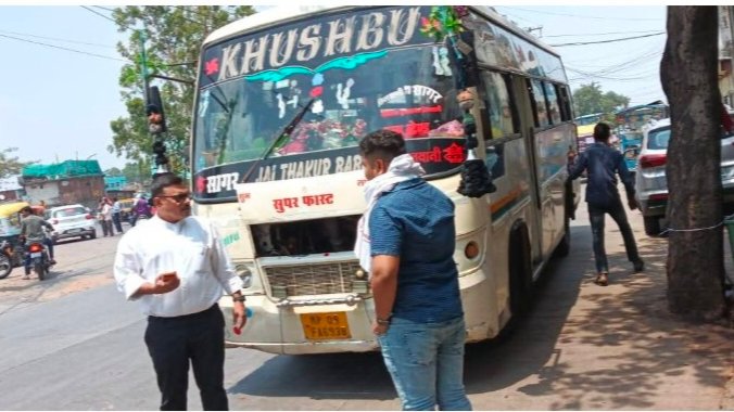 सागर में यातायात व्यवस्था पर प्रशासन सख्त, राहतगढ़ पुराने बस स्टैंड से अवैध रूप से खड़ी बसें जब्त