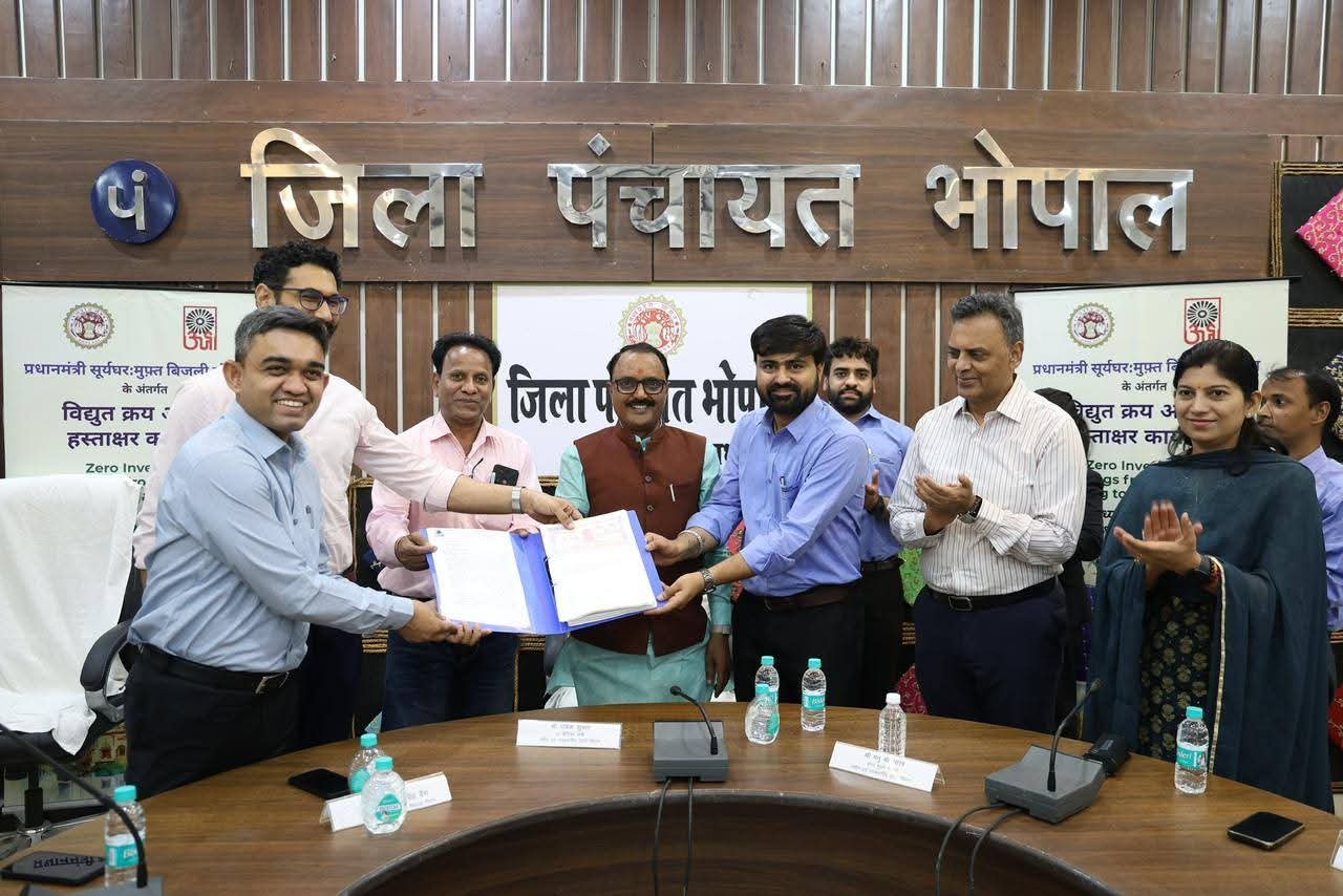 भोपाल: जिला पंचायत में शासकीय संस्थाओं और रेस्को विकासक इकाइयों के मध्य विद्युत हुए क्रय अनुबंध