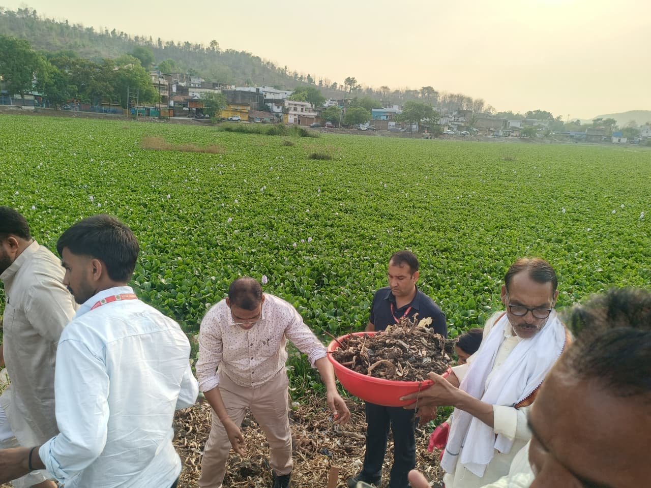 जल गंगा संवर्धन अभियान के तहत राजीव खरे ने किया श्रमदान का कार्य
