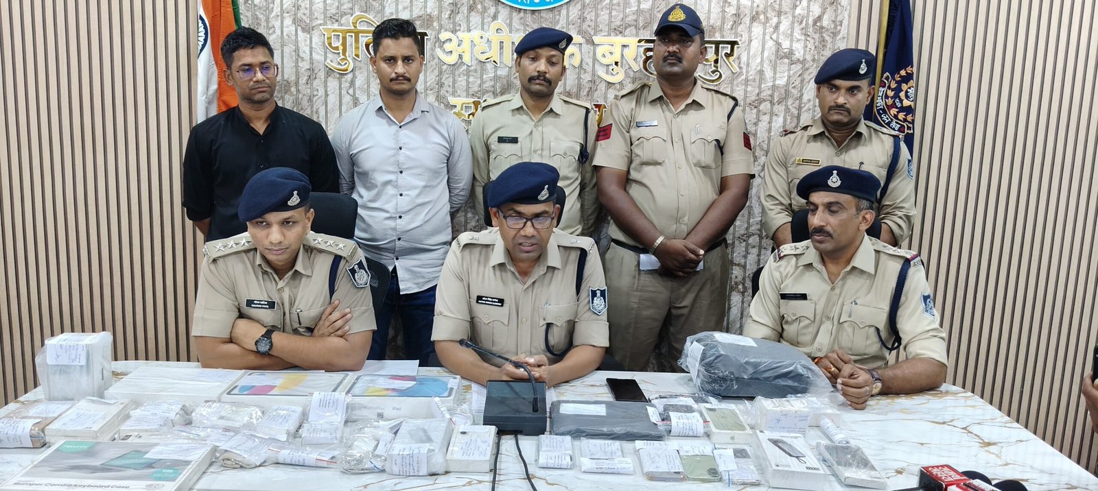 बुरहानपुर में एप्पल शोरूम में लाखों की चोरी का खुलासा, शातिर चोर गिरफ्तार