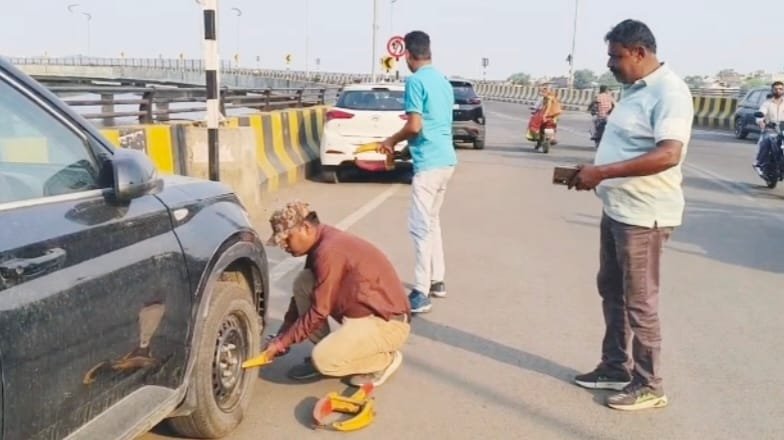 सागर: एलिवेटर कॉरिडोर पर नगर निगम और ट्रैफिक पुलिस की बड़ी कार्रवाई, अवैध पार्किंग करने वालों पर चालान