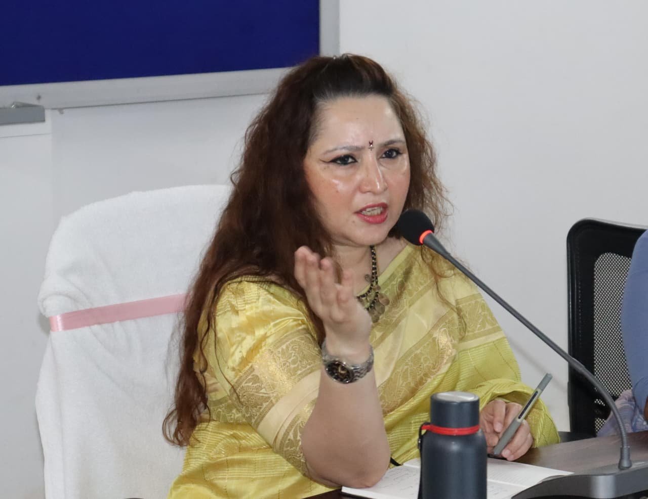 मैहर में सीएम हेल्पलाइन समीक्षा बैठक, कलेक्टर ने दिए सख्त निर्देश—लंबित शिकायतों के जल्द निराकरण पर जोर