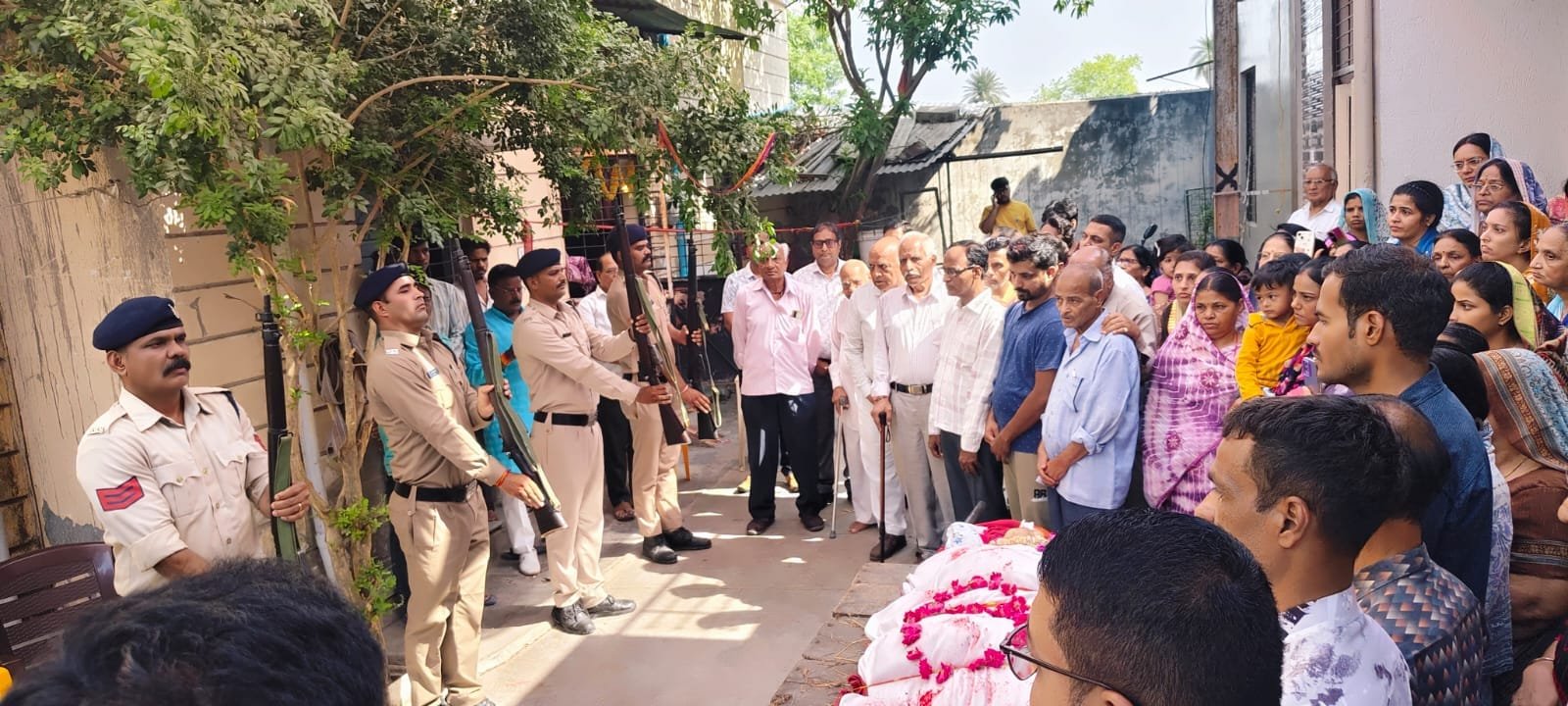 जावरा में मानवता की मिसाल; सुमन देवी ने देह के साथ नेत्र भी किए दान, चिकित्सा छात्रों के काम आएगी देह