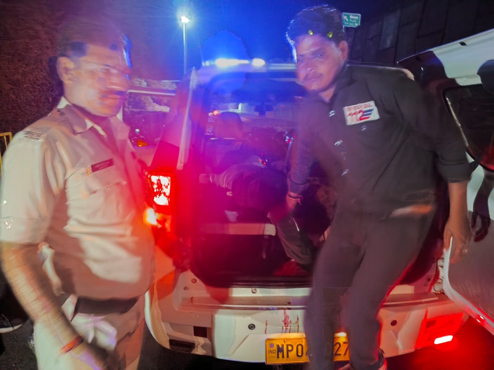 सागर में ‘डायल-112’ बनी जीवनरक्षक: क्वायला ब्रिज हादसे में घायल दो शिक्षकों की समय पर बचाई गई जान