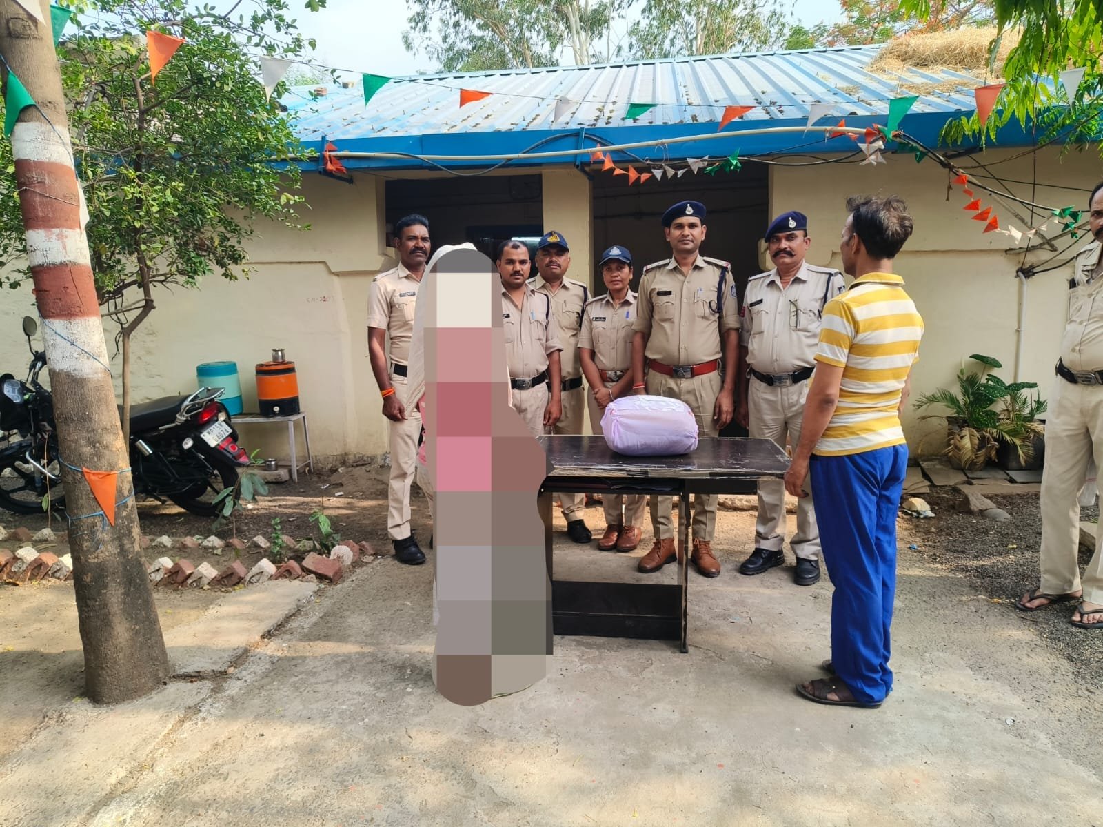 सागर: राहतगढ़ पुलिस की बड़ी कार्रवाई, ऑटो से 4 किलो गांजा बरामद; महिला समेत दो आरोपी गिरफ्तार