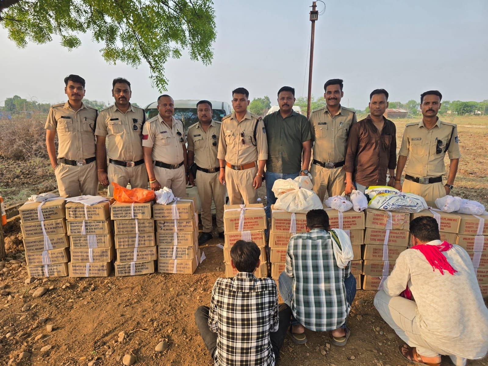 ऑपरेशन “ईगल क्लॉ” के तहत गाडरवारा पुलिस की बड़ी कार्रवाई, 50 पेटी अवैध शराब जब्त