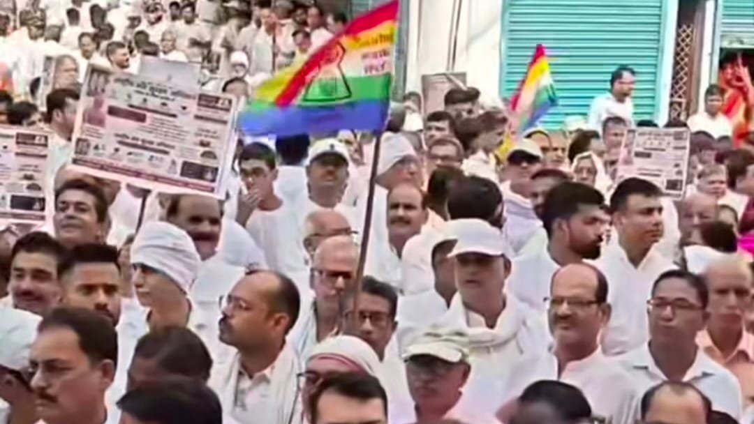 आक्रोश में सकल दिगंबर जैन समाज; संत-साध्वियों की सुरक्षा को लेकर सागर में निकाला विशाल मौन जुलूस, सौंपा ज्ञापन