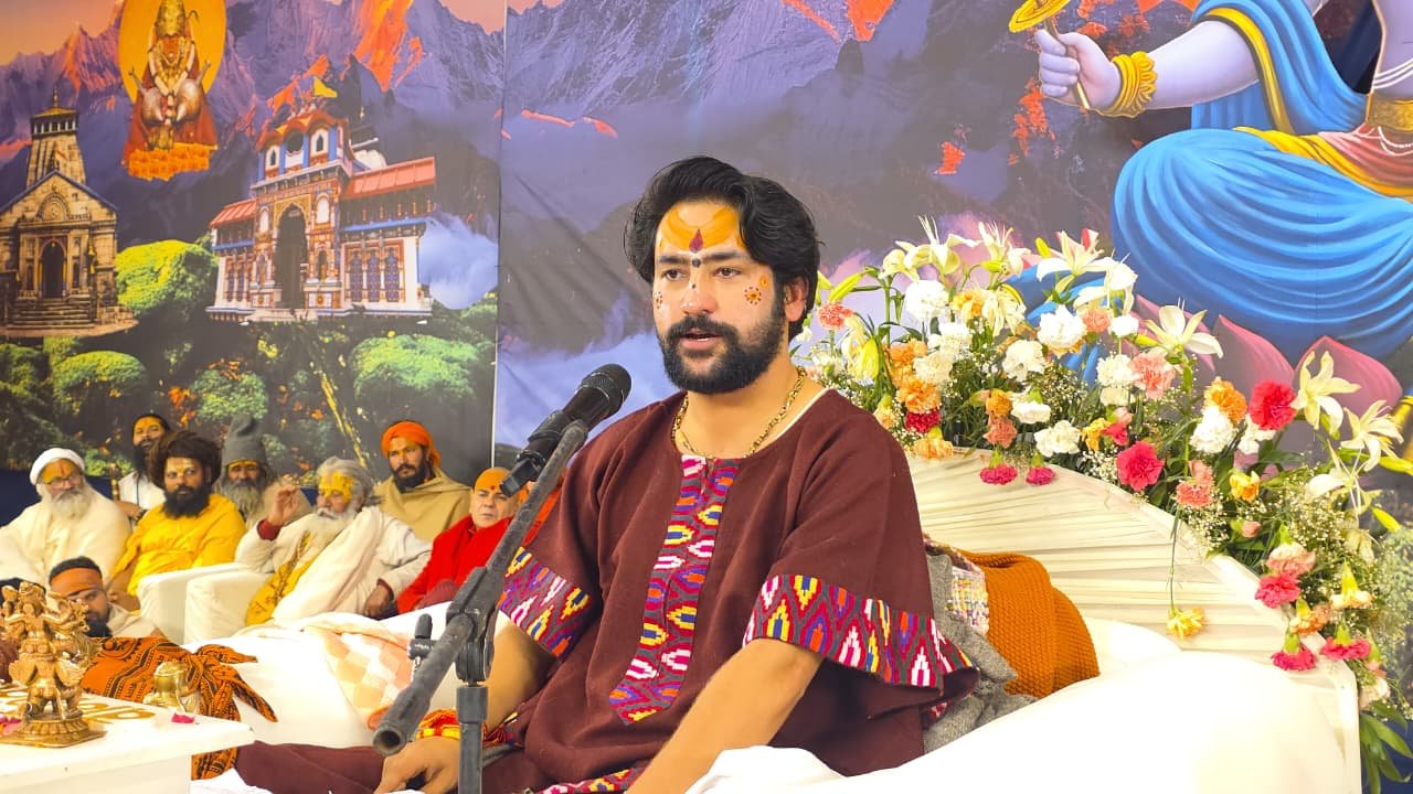 बद्रीनाथ धाम कथा के दौरान बोले बागेश्वर सरकार, पेपर लीक से छात्रों के सपनों पर पड़ता है गहरा असर