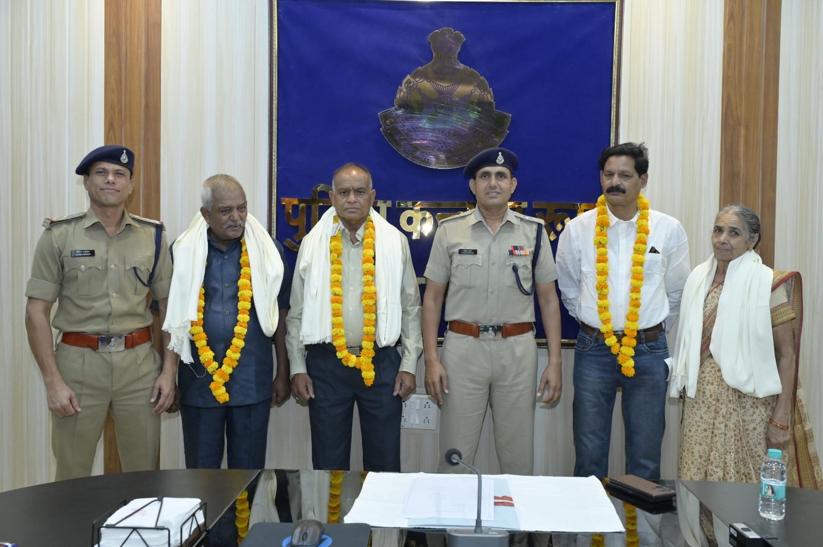 पुलिस कंट्रोल रूम सागर में सेवानिवृत्त पुलिसकर्मियों को दी गई भावभीनी विदाई, सम्मान समारोह में झलकी आत्मीयता