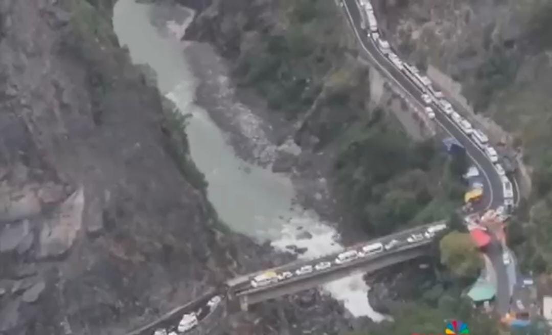 उत्तराखंड में मानसून की दस्तक से बढ़ी मुश्किलें, खराब मौसम के चलते केदारनाथ यात्रा अस्थायी रूप से स्थगित