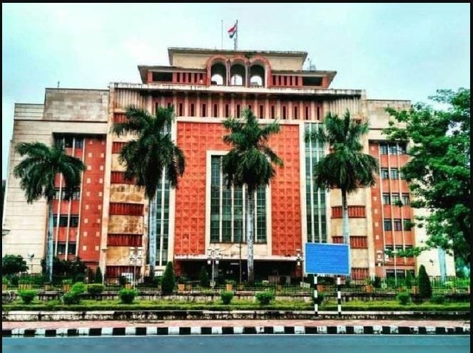 MP में तेल का खेल: पड़ोसी राज्यों से ₹20 तक महंगा पेट्रोल, आखिर कब तक सहेगी जनता?