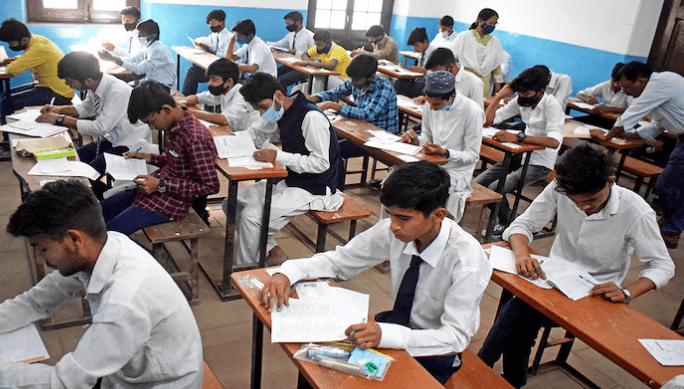 डबरा में शिक्षा विभाग की बड़ी लापरवाही, सप्लीमेंट्री परीक्षा से वंचित हुए छात्र