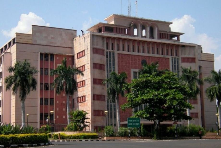 एमपी में ‘रेवड़ी’ की राजनीति और ‘रिश्वत’ की मलाई: जनता कर्जदार, नेता-अधिकारी मालामाल?