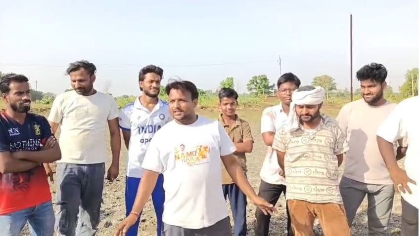 12 साल से खेल मैदान का इंतजार, मुकुंदपुर के युवाओं ने खुद संभाली जिम्मेदारी
