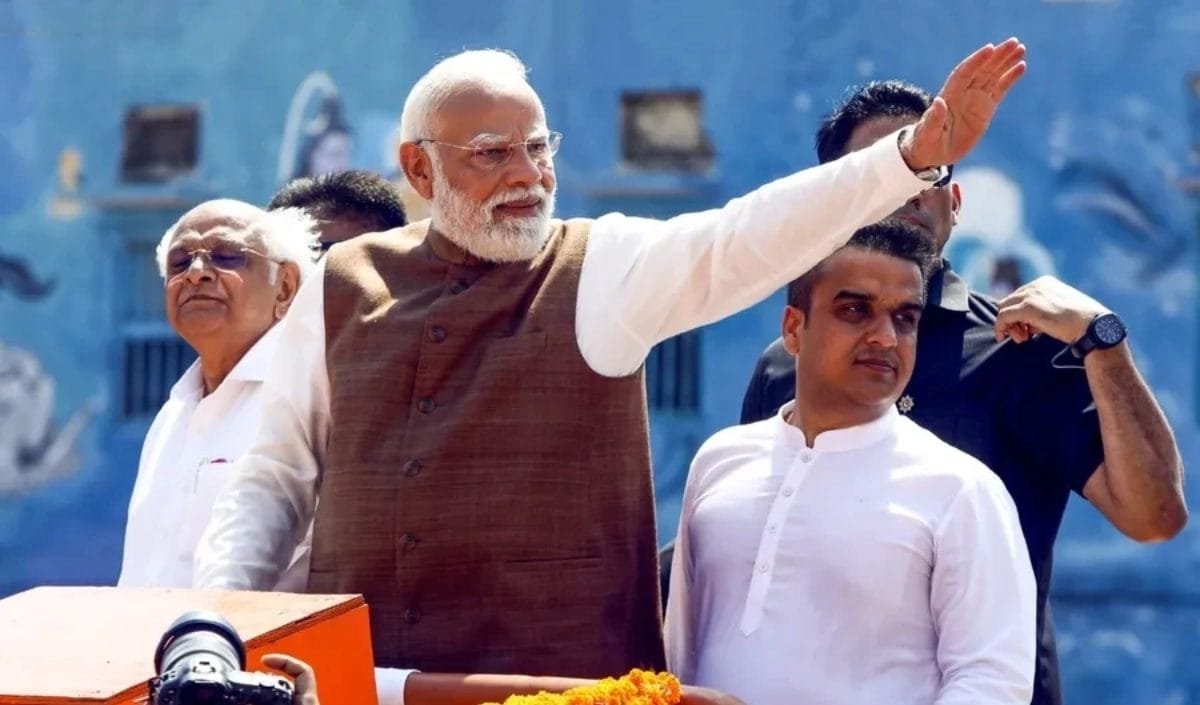 पीएम मोदी की सुरक्षा में चूक; बेंगलुरु दौरे के दौरान निरिक्षण में मिलीं जिलेटिन की छड़ें, 6 पुलिसकर्मी सस्पेंड