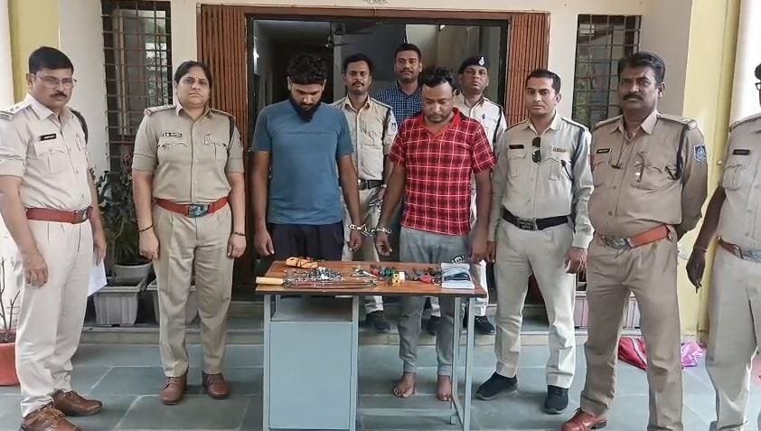 फर्जी इंजीनियर बनकर उड़ाते थे मोबाइल टावर की केबल, बुरहानपुर पुलिस ने हाईटेक गैंग का किया पर्दाफाश