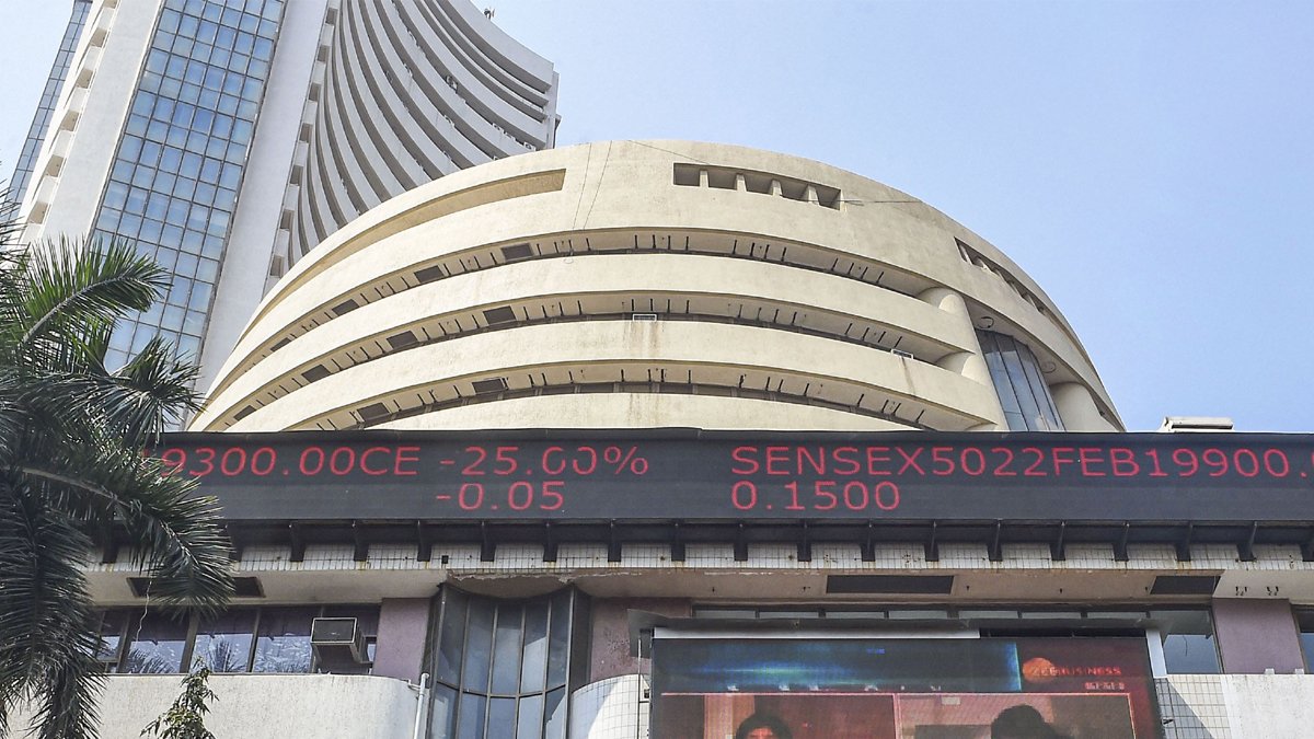 “सेंसेक्स-निफ्टी सपाट बंद, ऑटो शेयरों ने दिखाई रफ्तार; आईटी और FMCG में दबाव”