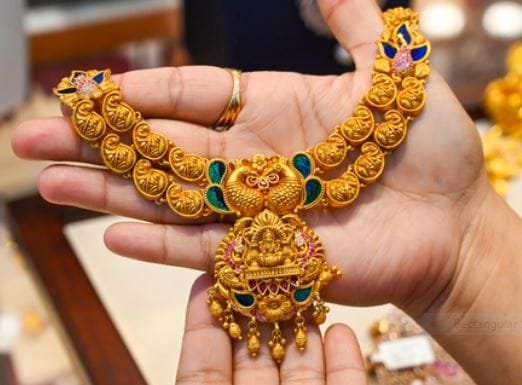 सोना 1,258 रुपये और चांदी 3,725 रुपये टूटी, वैश्विक दबाव के बीच कीमती धातुओं में बड़ी गिरावट