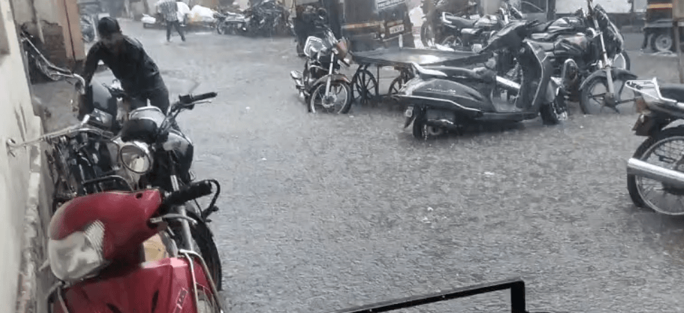 झमाझम बारिश से मिली राहत, लेकिन बुरहानपुर की सड़कें बनीं तालाब; जलभराव ने खोली व्यवस्थाओं की पोल