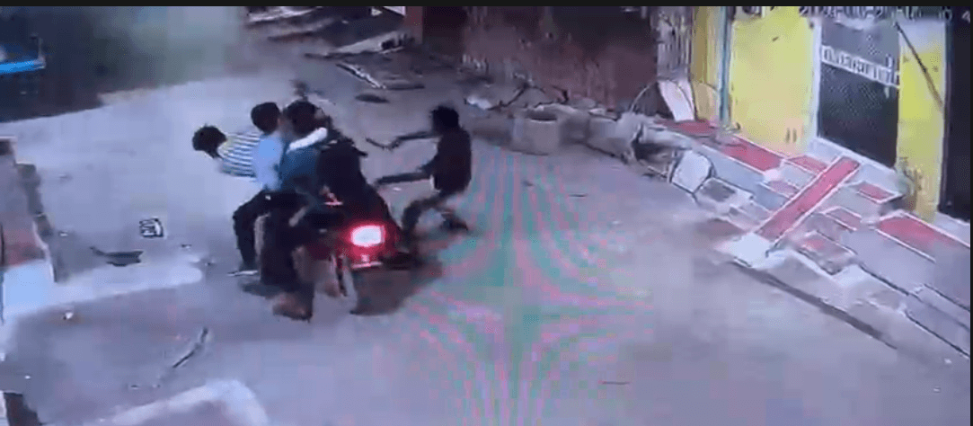 डबरा में अवैध हथियारों के दम पर हमला, बाइक सवार युवकों पर फायरिंग का आरोप; CCTV फुटेज आया सामने
