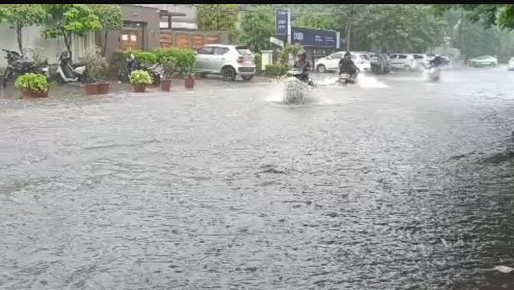 कोलकाता-जयपुर में मूसलाधार बारिश से जलभराव, MP में इंदौर के 15 टूरिस्ट स्पॉट बंद; UP-बिहार में हीटवेव का कहर