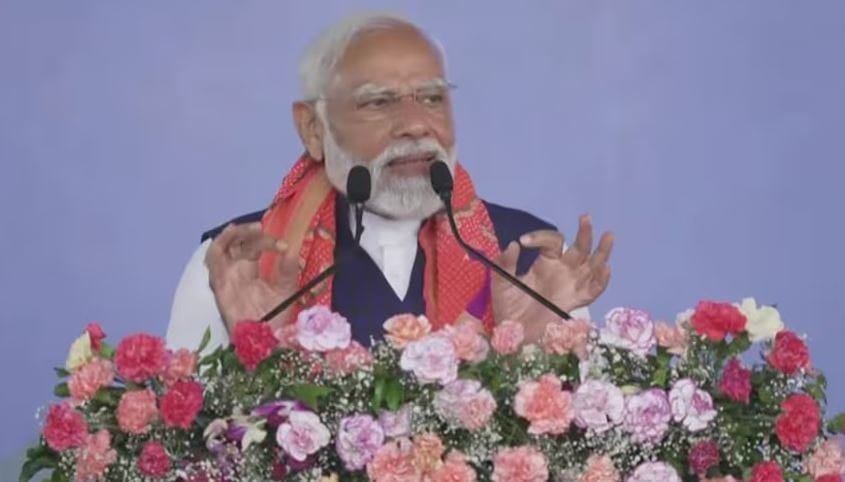 सेशेल्स दौरे पर PM मोदी ने भारतीय समुदाय से की मुलाकात, गणेश मंदिर में की पूजा-अर्चना