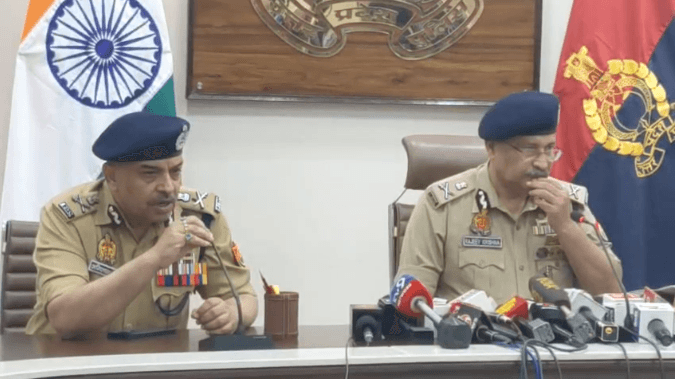 यूपी पुलिस के मुखिया डीजीपी राजीव कृष्णा की प्रेस कॉन्फ्रेंस: कार्यकाल का 1 वर्ष पूरा होने पर गिनाईं उपलब्धियां, साइबर फ्रॉड के ₹450 करोड़ किए फ्रीज