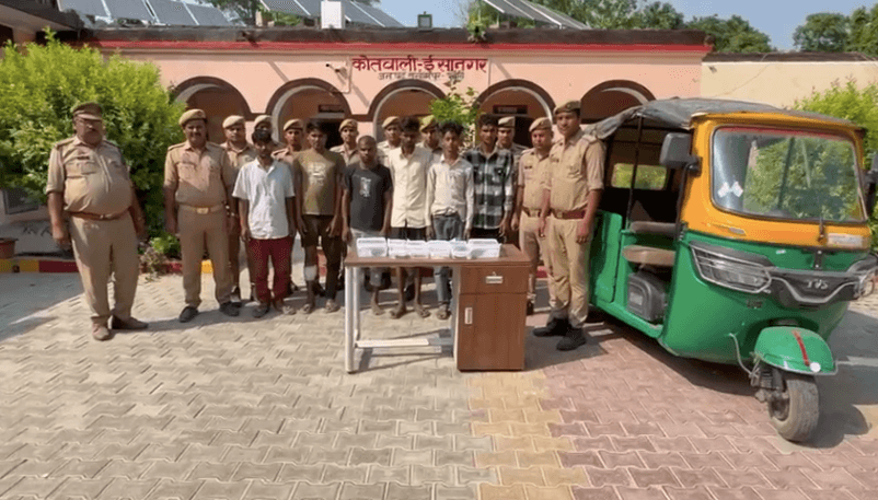 लखीमपुर खीरी में पुलिस मुठभेड़: चोरी करने वाले अंतर्राज्यीय गिरोह के 06 शातिर बदमाश गिरफ्तार, 2 के पैर में लगी गोली