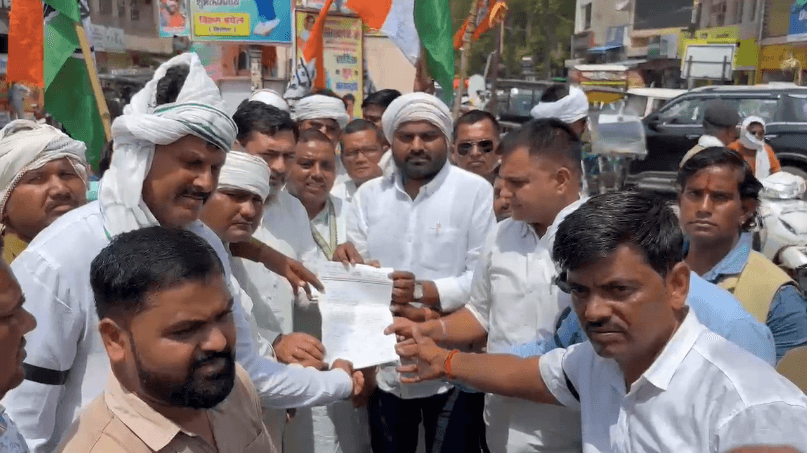 डबरा में सीएम मोहन यादव के बयान पर भड़की कांग्रेस: अग्रसेन चौराहे पर ‘रघुपति राघव राजा राम’ धुन के साथ अनोखा प्रदर्शन, जीतू पटवारी ने कहा- मुद्दों से ध्यान भटका रही सरकार