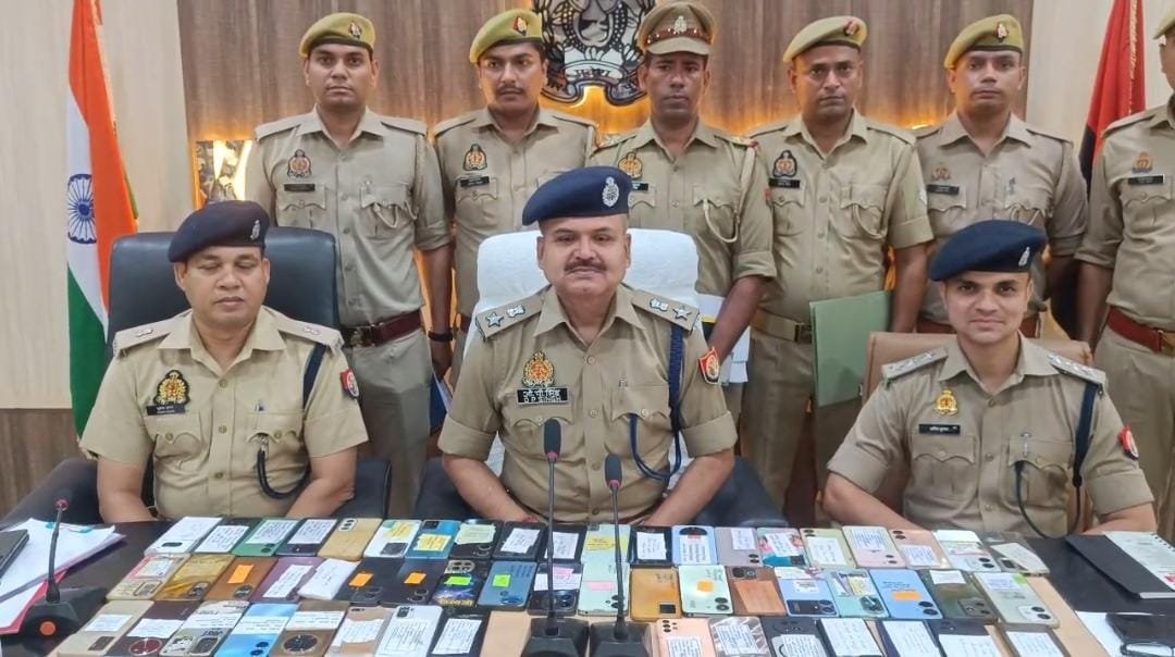 कासगंज पुलिस की बड़ी सफलता: साइबर सेल ने 70 गुमशुदा मोबाइल किए बरामद, ₹24 लाख का माल लौटाया गया