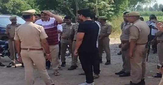 मुजफ्फरनगर में भीषण हादसा: गैस सिलेंडर की लाइन में खड़े लोगों को बेकाबू कार ने कुचला, एक युवक की मौके पर मौत, दूसरा गंभीर रूप से घायल