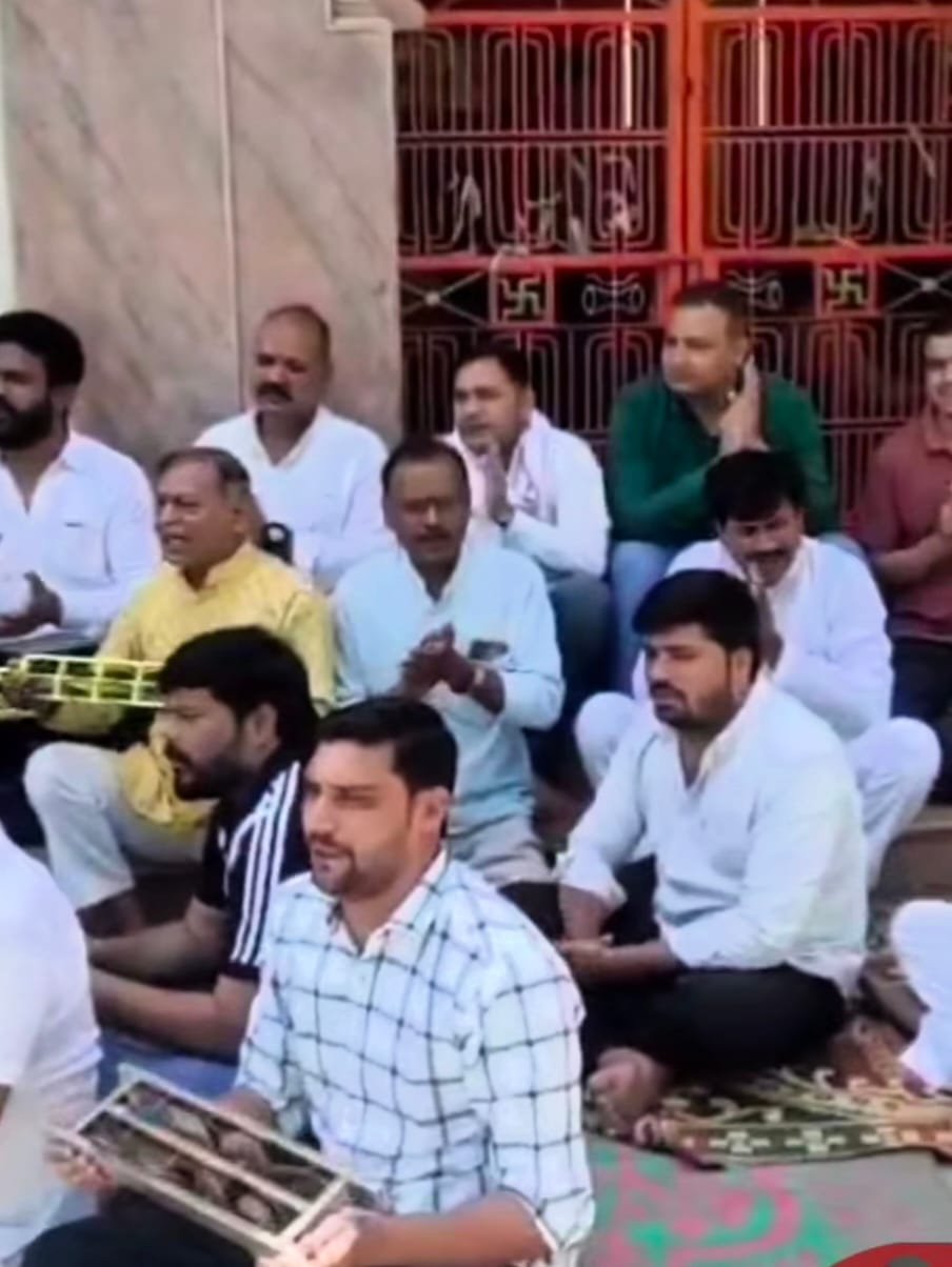 सागर: बीना में युवा कांग्रेस का विरोध प्रदर्शन, हनुमान चालीसा पाठ कर जताया विरोध