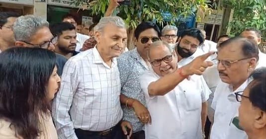 मुजफ्फरनगर कचहरी में वाटर कूलर उद्घाटन पर भारी हंगामा: बार संघ की नाराजगी के बाद बिना फीता काटे लौटीं पालिका अध्यक्ष मीनाक्षी स्वरूप