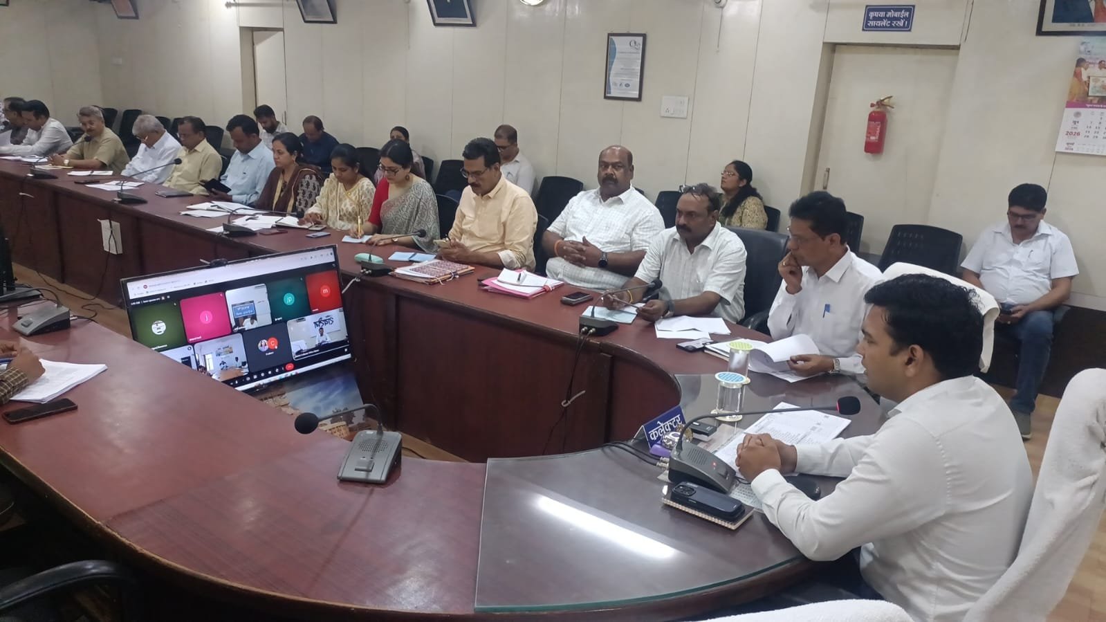 रायसेन: कलेक्ट्रेट कार्यालय में राष्ट्रगीत वंदे मातरम् एवं राष्ट्रगान का हुआ सामूहिक गायन
