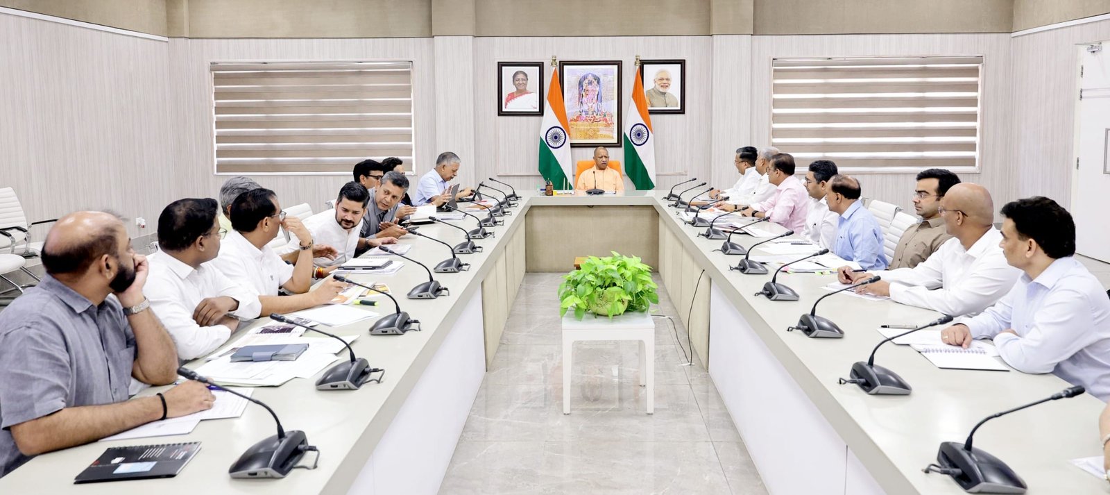 पर्यटन को सांस्कृतिक पुनर्जागरण और रोजगार से जोड़कर आगे बढ़ाएं: सीएम योगी; यूपी में विकसित होंगे नीम करोली बाबा और बुंदेलखंड फोर्ट सर्किट