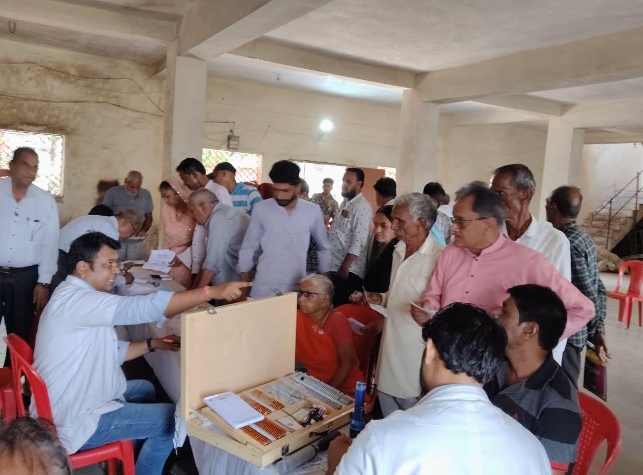“सेवा आपके द्वार” अभियान के तहत निःशुल्क नेत्र एवं स्वास्थ्य शिविर आयोजित, 148 लोगों ने लिया लाभ