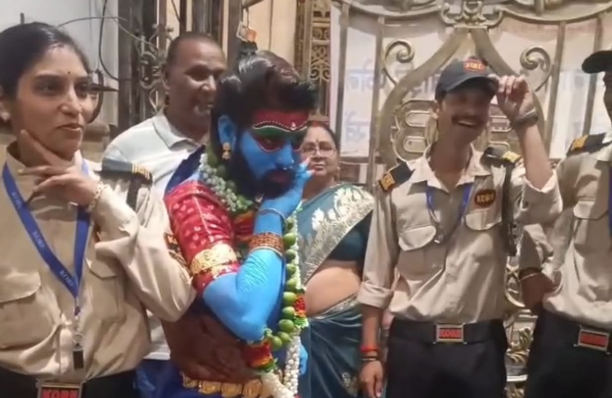 महाकाल मंदिर में ‘पुष्पा’ स्टाइल एंट्री पर विवाद, प्रतिबंध के बावजूद वीडियो वायरल होने से सुरक्षा व्यवस्था पर उठे सवाल