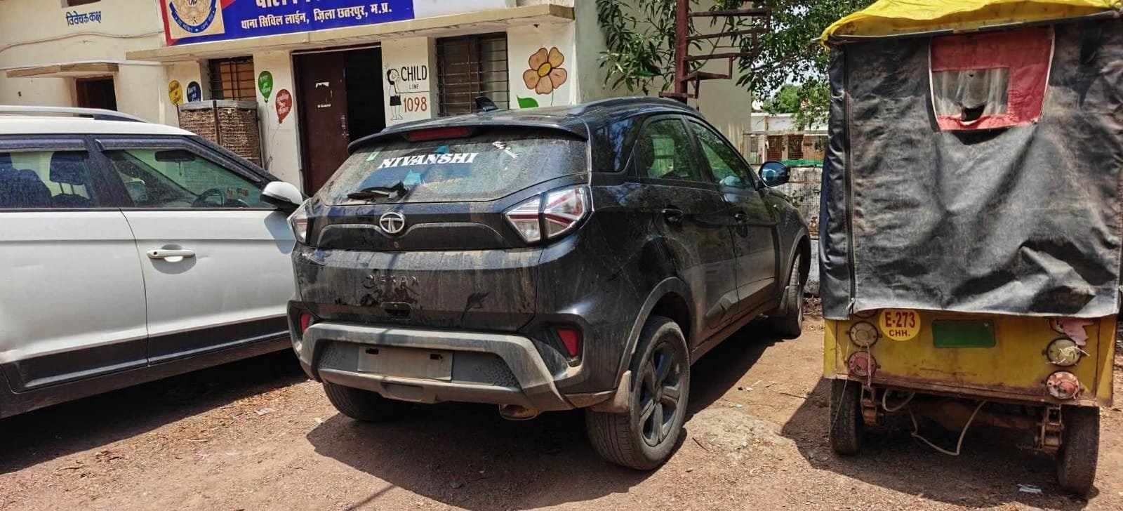 फोरलेन पर पुलिस की बड़ी कार्रवाई, नेक्सॉन कार से 20 किलो गांजा जब्त; तस्कर फरार