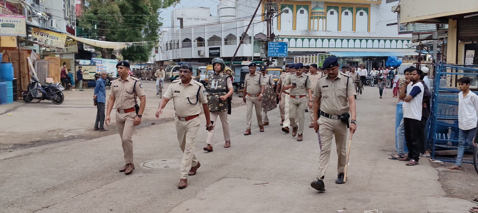 मोहर्रम से पहले बुरहानपुर पुलिस अलर्ट, फ्लैग मार्च के साथ ड्रोन और CCTV निगरानी, भड़काऊ पोस्ट पर होगी सख्त कार्रवाई