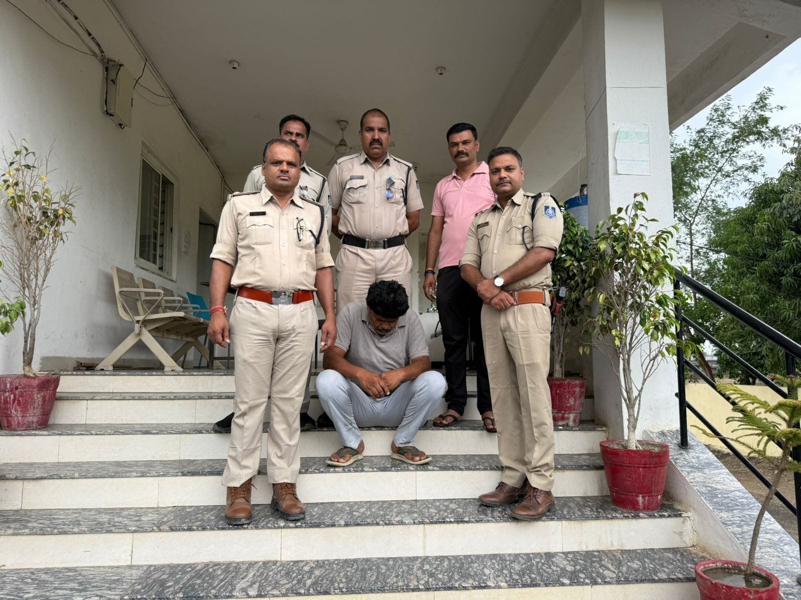 रतलाम पुलिस की बड़ी कार्रवाई: 1 किलो एमडी ड्रग्स के साथ अंतरराज्यीय तस्कर गिरफ्तार, ₹1 करोड़ का मादक पदार्थ जब्त