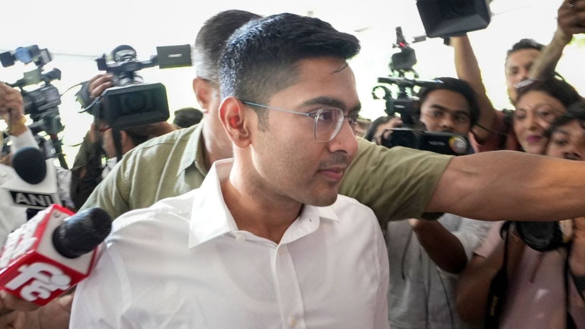 अभिषेक बनर्जी के आवास पर तड़के पुलिस की कार्रवाई से मचा सियासी बवाल, TMC ने लगाए गंभीर आरोप