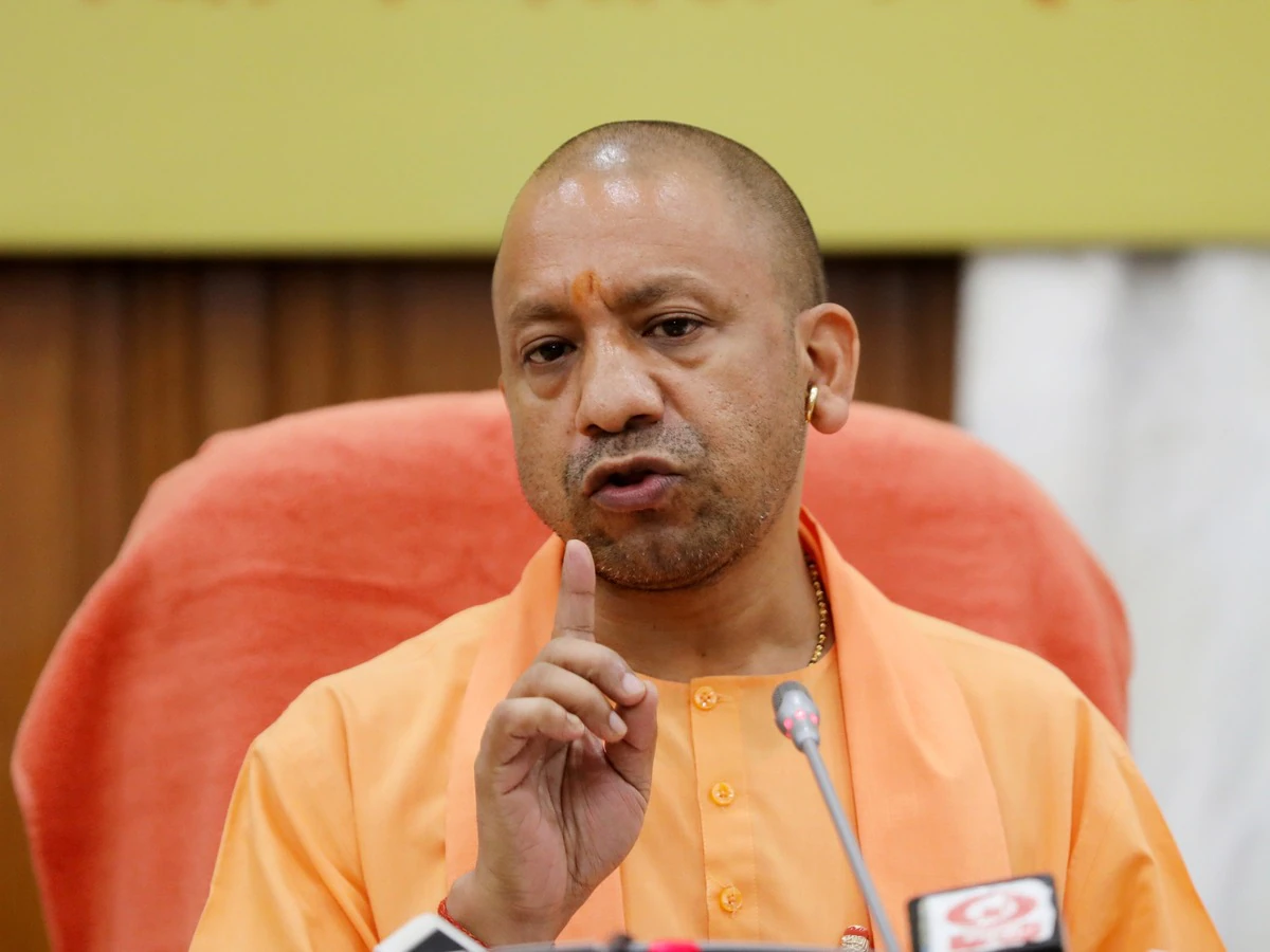 रेलवे सुरक्षा में तकनीक और सख्त निगरानी पर जोर, मुख्यमंत्री योगी बोले- अपराधियों के लिए कोई जगह नहीं