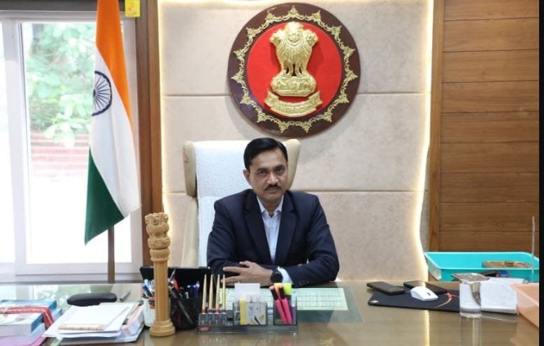 प्रशासनिक दृढ़ता और जन-सरोकार का दूसरा नाम, रीवा के नए कमिश्नर बने आईएएस शैलेंद्र सिंह, अपराधियों पर कड़क और जनता के लिए ‘नरम’ है पहचान…
