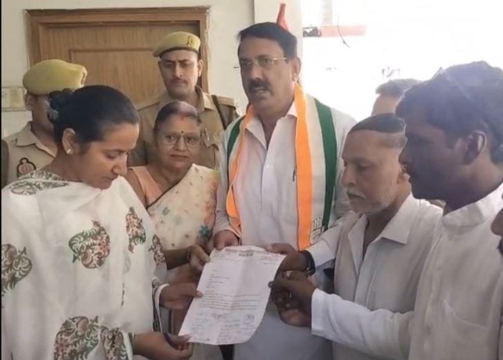 राम मंदिर चोरी मामला: अयोध्या पहुंचे यूपी कांग्रेस अध्यक्ष नजरबंद, पत्नी बोलीं- सरकार से जान का खतरा