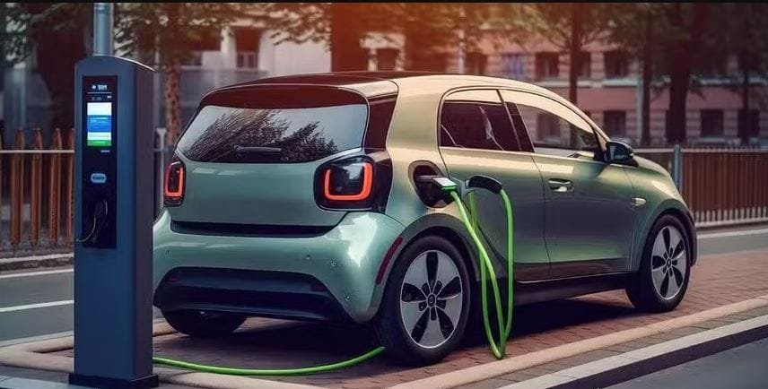 दिल्ली की नई EV पॉलिसी: इलेक्ट्रिक वाहनों पर रोड टैक्स और रजिस्ट्रेशन फ्री, 2028 से बंद होंगे पेट्रोल-CNG टू-व्हीलर्स